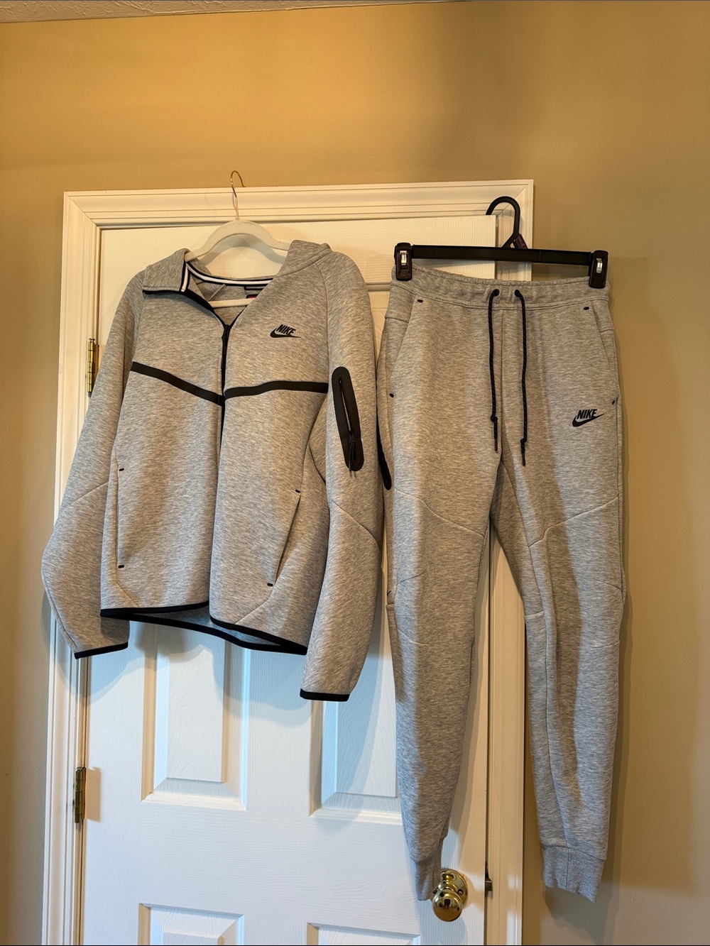 Nike Gray Men's Hoodie & Joggers Set with Black Accents